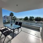 Luxury 2 Bedroom 301 公寓 *