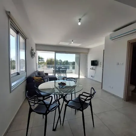 公寓 Luxury 2 Bedroom 301 拉纳卡