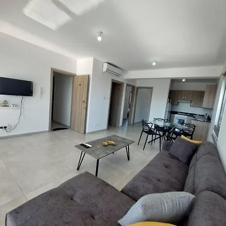 公寓 Luxury 2 Bedroom 301 拉纳卡