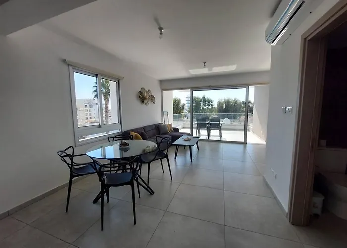 Luxury 2 Bedroom 301 דירה לרנקה