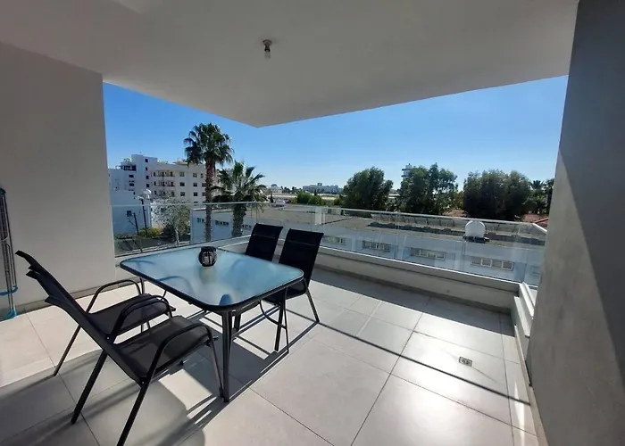 Luxury 2 Bedroom 301 Apartment *