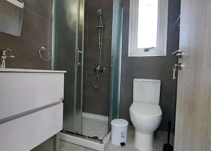 Luxury 2 Bedroom 301 * לרנקה